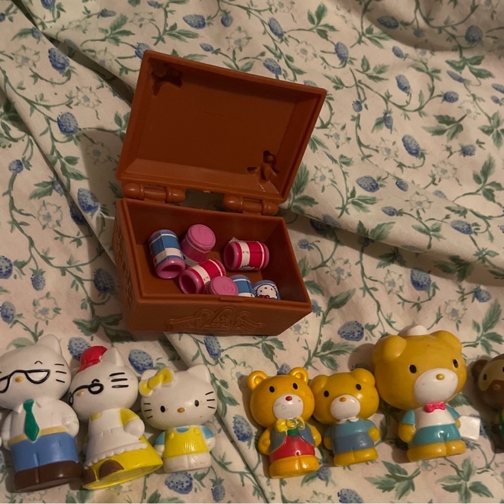 Hello Kitty and Friends Toy Set with Brown Treasure Chest